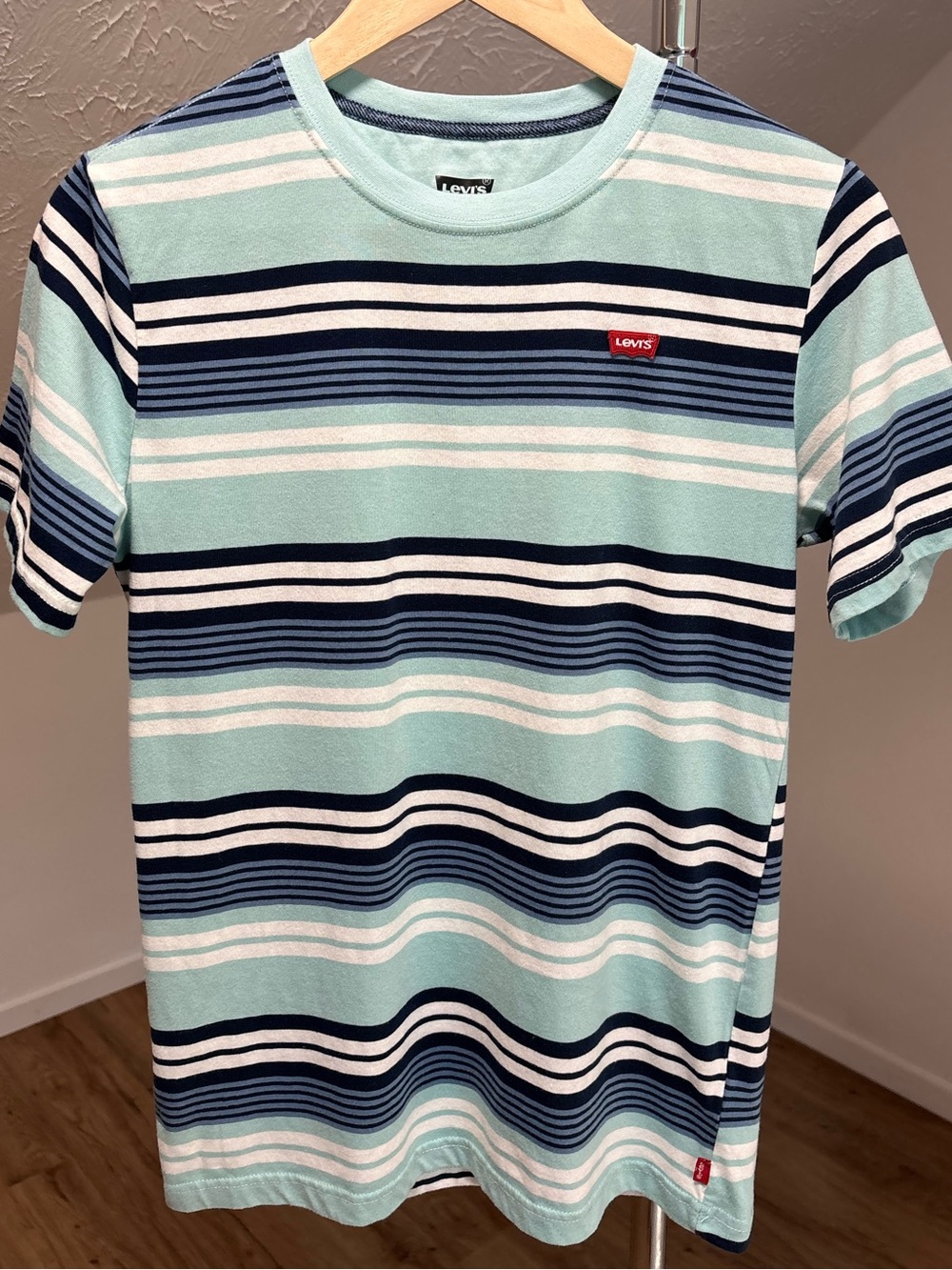 Levi's striped blue crewneck tee shirt, youth XL